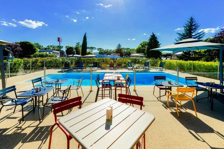 Hôtel pour 2 personnes, avec jardin ainsi que terrasse et piscine à Le Coteau - 2