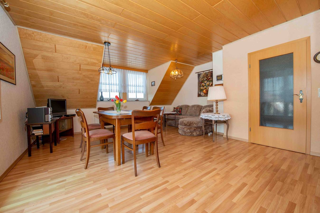 Ganze Ferienwohnung, Ferienwohnung Hörselbergblick - Fw (68qm mit Wohnzimmer, Küche, Bad/Wc, 2 Schlafzimmer mit Doppelbett für max. 4 Personen) in Wartburg, Eisenach