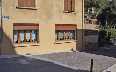 Gîte pour 4 personnes, avec terrasse à Montferrat