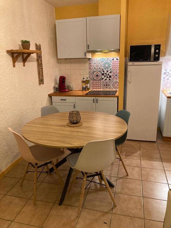 Gîte pour 6 personnes, avec terrasse et vue à Ispagnac - 2