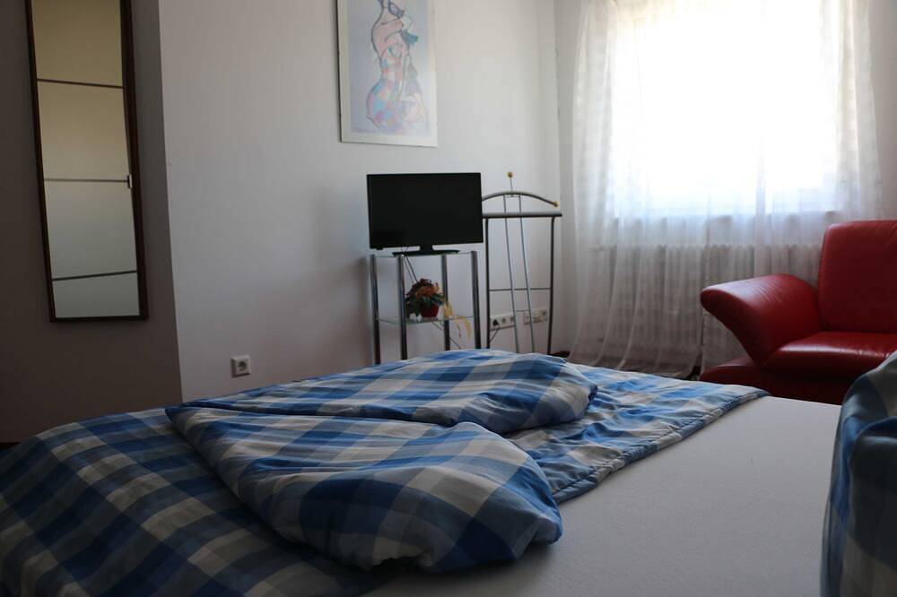 Ganze Wohnung, Ferienwohnung Vogesenblick, 50qm, 1 Schlafraum - Ferienwohnung Kunst in Europa-Park, Mahlberg