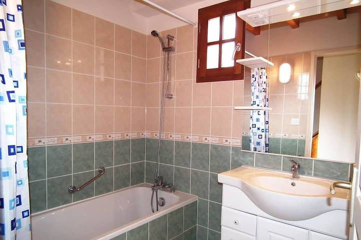 Location de vacances pour 8 personnes, avec sauna et jacuzzi ainsi que piscine et jardin à Gavaudun - 4