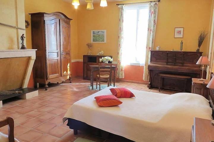 Gîte pour 7 personnes, avec jardin à Saint-Loubès - 4