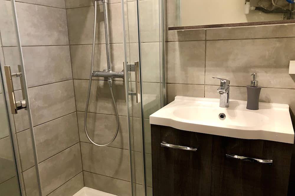 Appartement entier, Superbe appartement rénové et climatisé avec place de parking privée in Gières, Isère