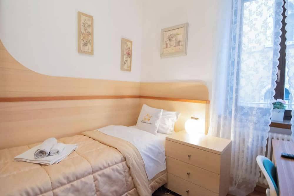 Camera Doppia con Letti Singoli in Trento, Dolomiti di Fiemme