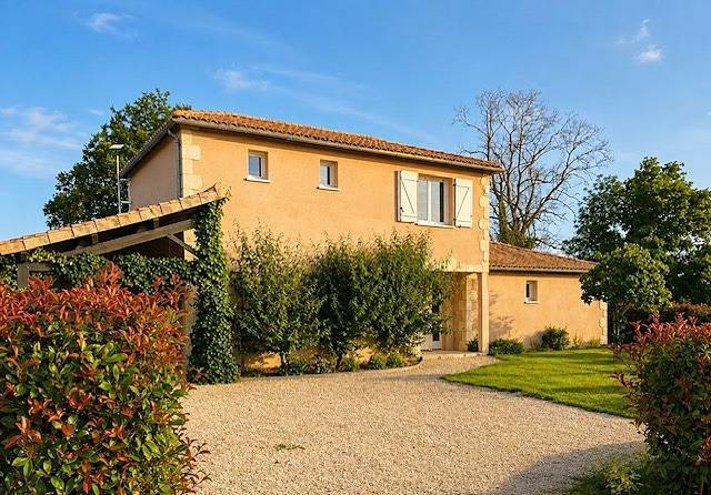 Location de vacances pour 8 personnes, avec Balcon/Terrasse ainsi que Terrasse et Jardin à Vasles