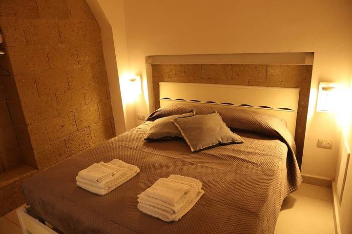 Entire apartment, Cimabue Cave Holiday House Caserta a stone's throw from the Royal Palace in Caserta, Caserta Province