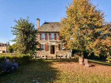 Gîte pour 6 personnes, avec jardin et terrasse à Sénezergues