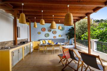 Location de vacances pour 7 personnes, avec vue sur l’océan et balcon dans Symi