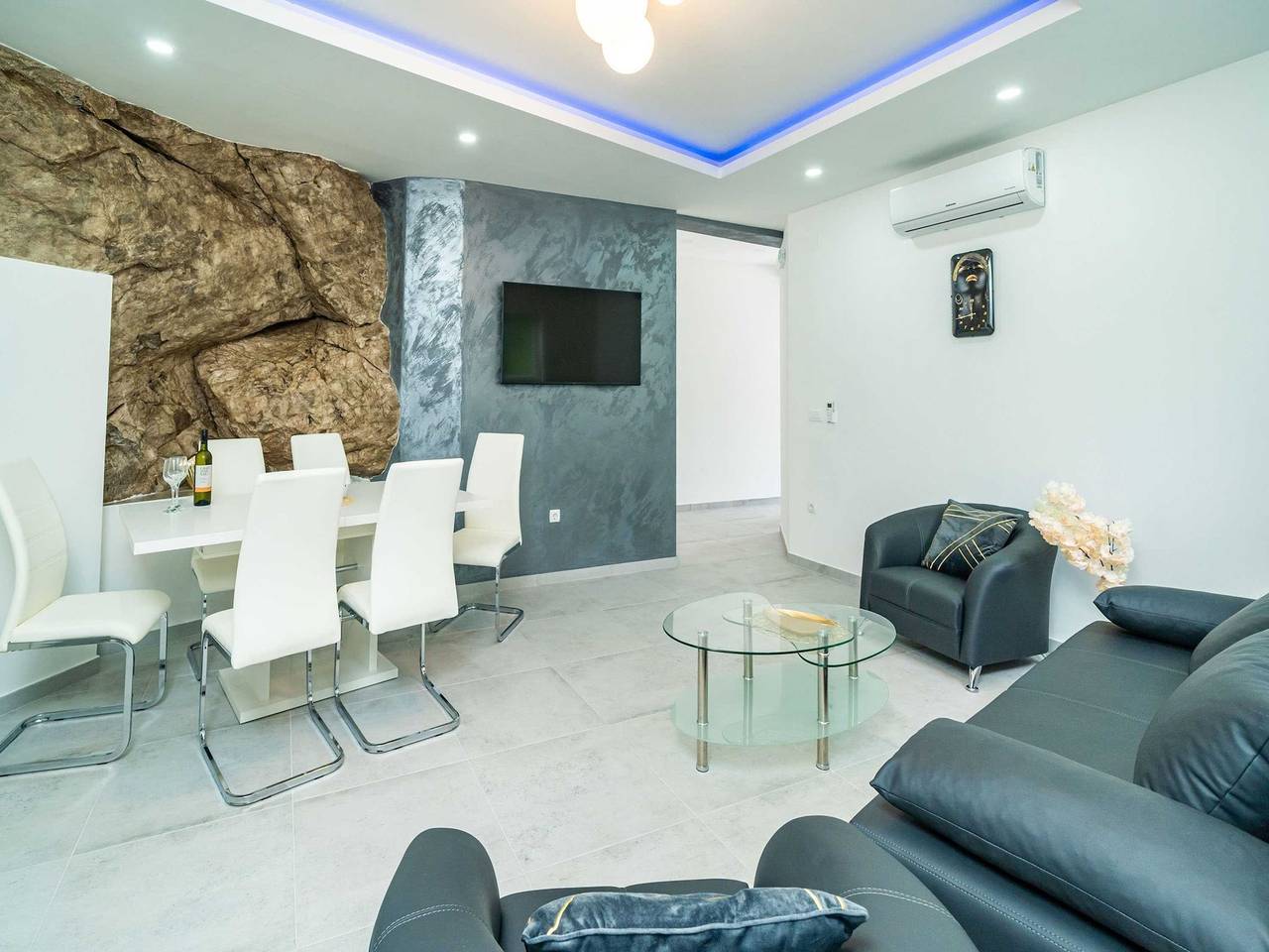 Ganze Wohnung, Hidden Gem Apartment - Two Bedroom Apartment with Terrace and Sea View in Molunat, Dubrovnik-Neretva