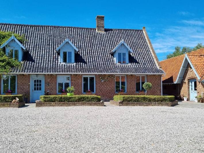 Location de vacances pour 15 personnes, avec Terrasse ainsi que Jacuzzi et Jardin dans Oudezeele