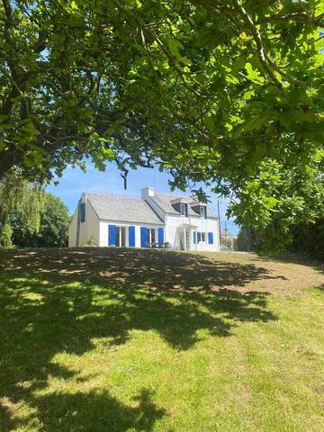 Gîte pour 6 personnes, avec terrasse et vue, animaux acceptés à Plouider
