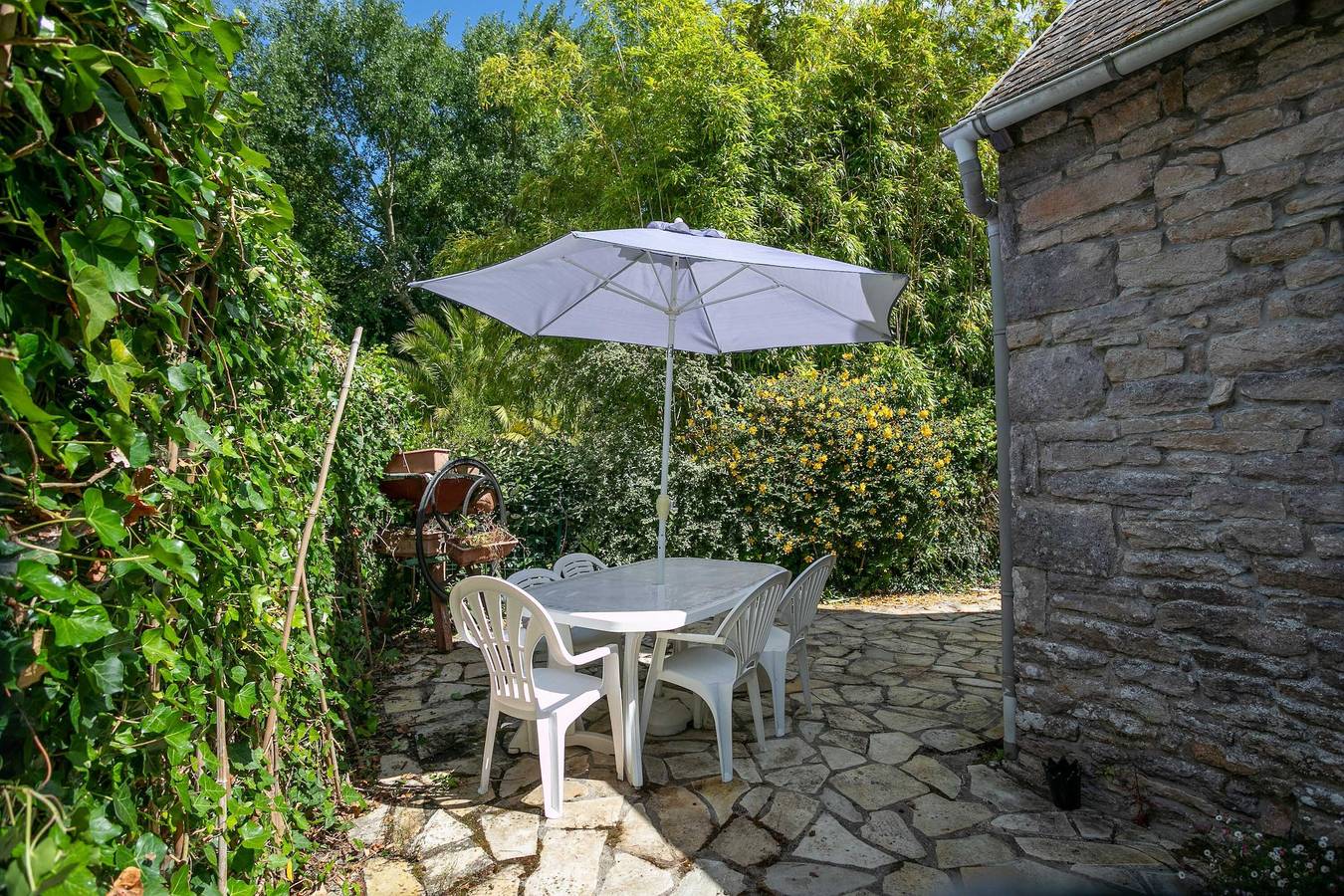 Holiday Home 'Maison Bateau' with Shared Terrace and Air Conditioning in Plouézec, Côte de Goëlo
