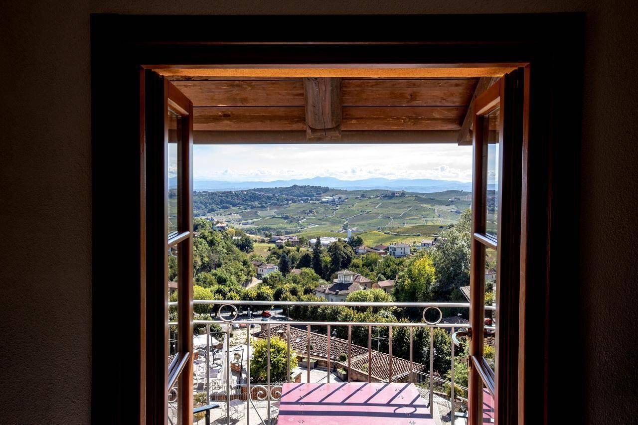 Geheel vakantieappartement, Vakantieappartement voor 2 personen met tuin in Mombaruzzo, Provincie Asti