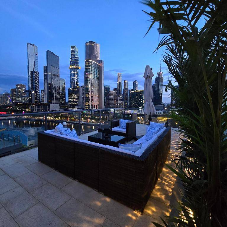 Entire apartment, Charming 2-Bedroom Apartment in Central Melbourne in Melbourne, Victoria