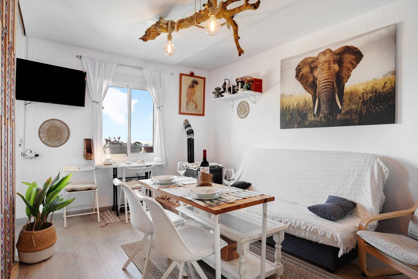 Entire apartment, Apartment "Casa Chipiron" with Mountain View, Terrace & Wi-Fi in Vejer de la Frontera, Costa de la Luz