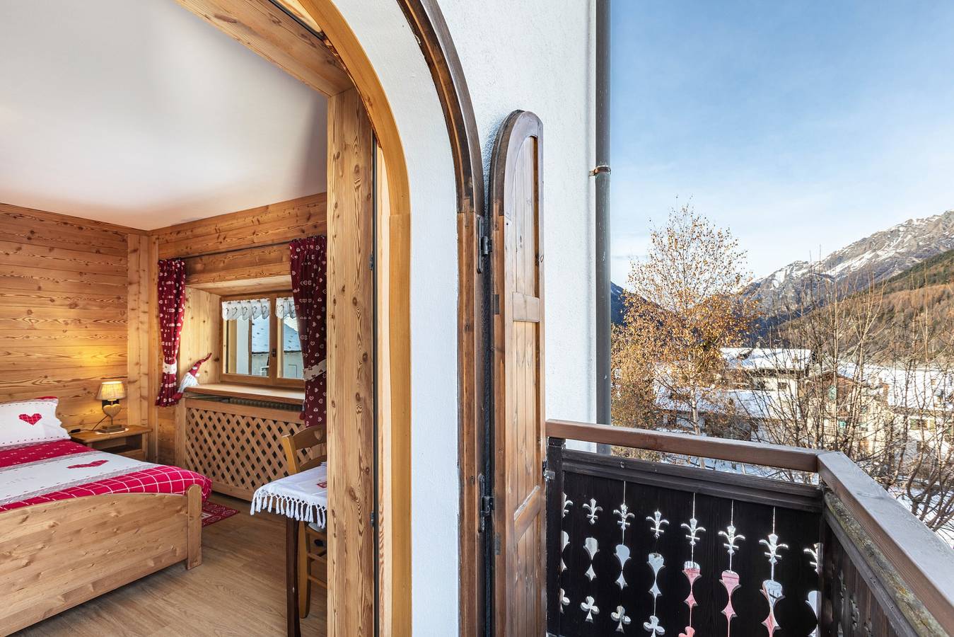 Appartamento intero, Appartamento 'La Maison Des Coeurs, Cogne' con vista sulle montagne, terrazza privata e Wi-Fi in Cogne (bourg), Cogne