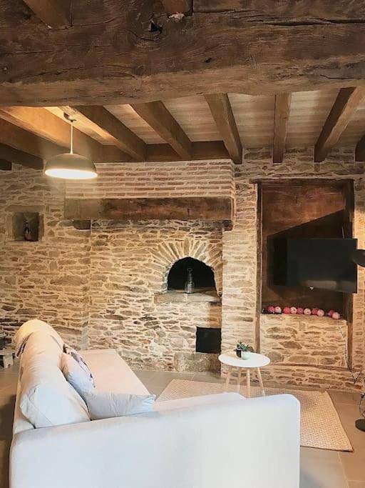 Two-Bedroom House in Saint-Marien, Région de Guéret