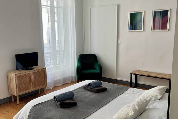 Location de vacances pour 10 personnes, avec balcon et jacuzzi, animaux acceptés à Blaye - 3