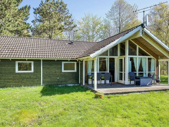 Ferieudlejning for 6 personer, med Terrasse i Ellinge Lyng