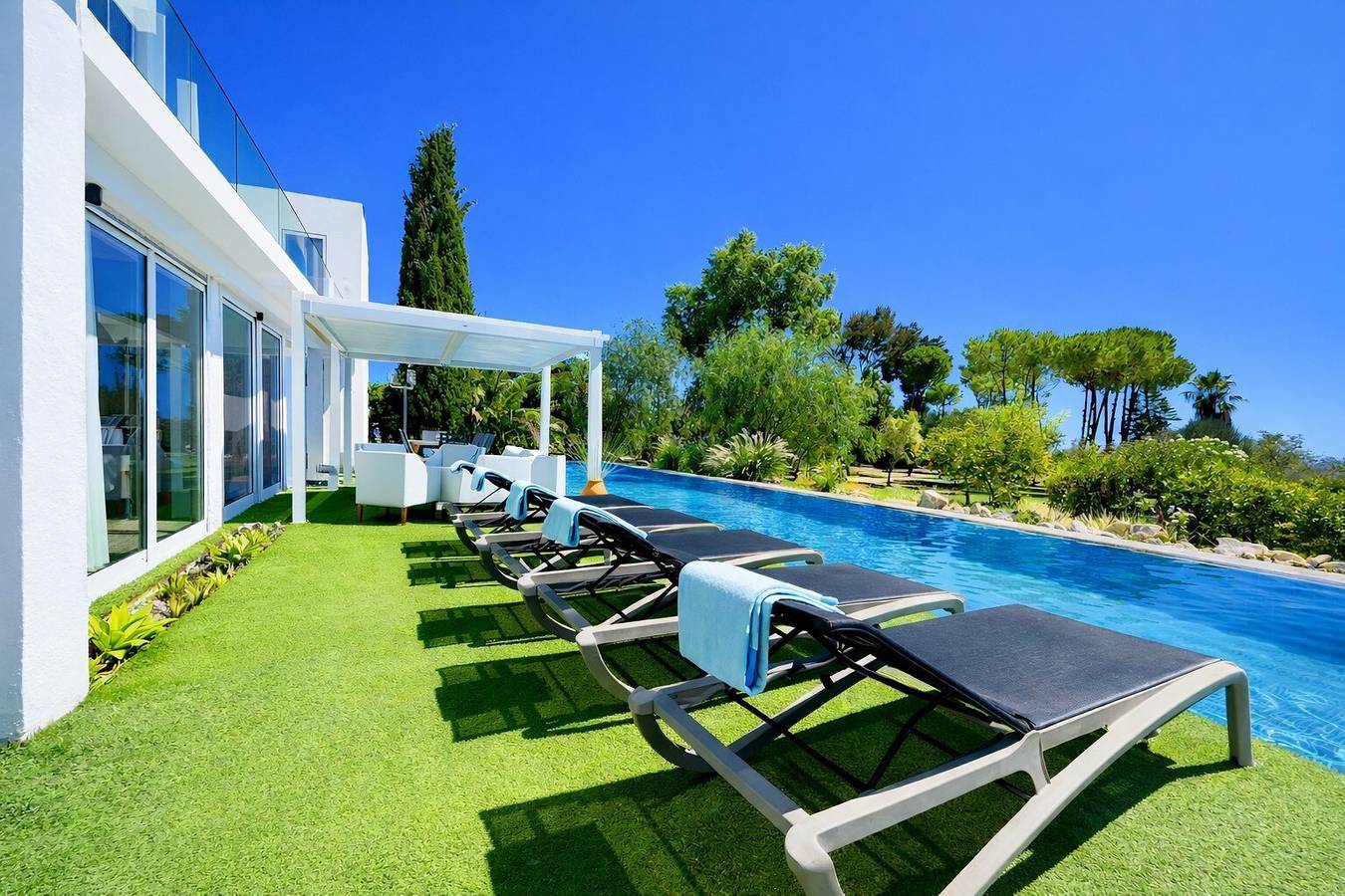 Villa « Casa Do Lago » avec vue sur mer, Wi-Fi et climatisation in Estoi, Faro