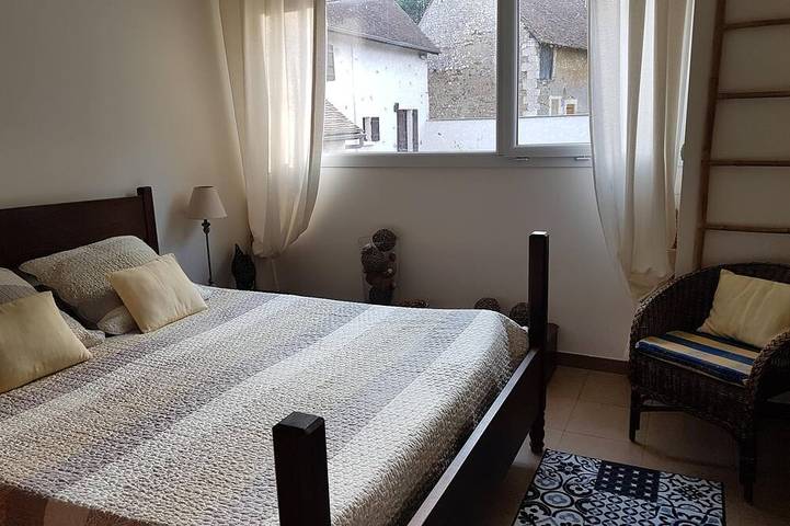 Gîte pour 4 personnes, avec jardin et jacuzzi dans Sury-en-Vaux - 2