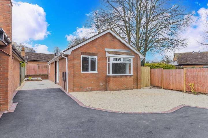 3 Bed Lodge Dog-Friendly Garden Ev Nr M1 Junc 23 in Shepshed, Heart of England