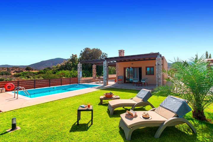 Ferienhaus für 2 Personen, mit Pool und Terrasse sowie Garten in Sitia Gemeinde