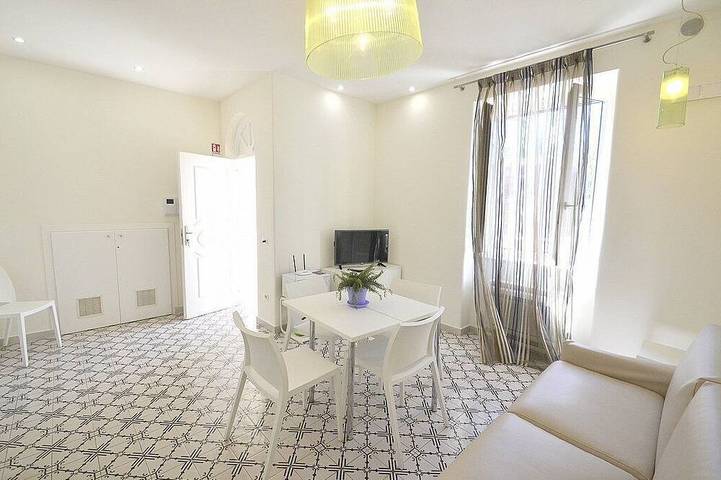 Villa Elicona Grande: A welcoming three-story residence situated in a central location, at a short distance from the Cathedral of Ravello, with Free Wi-Fi. in Ravello, Sorrento Coast