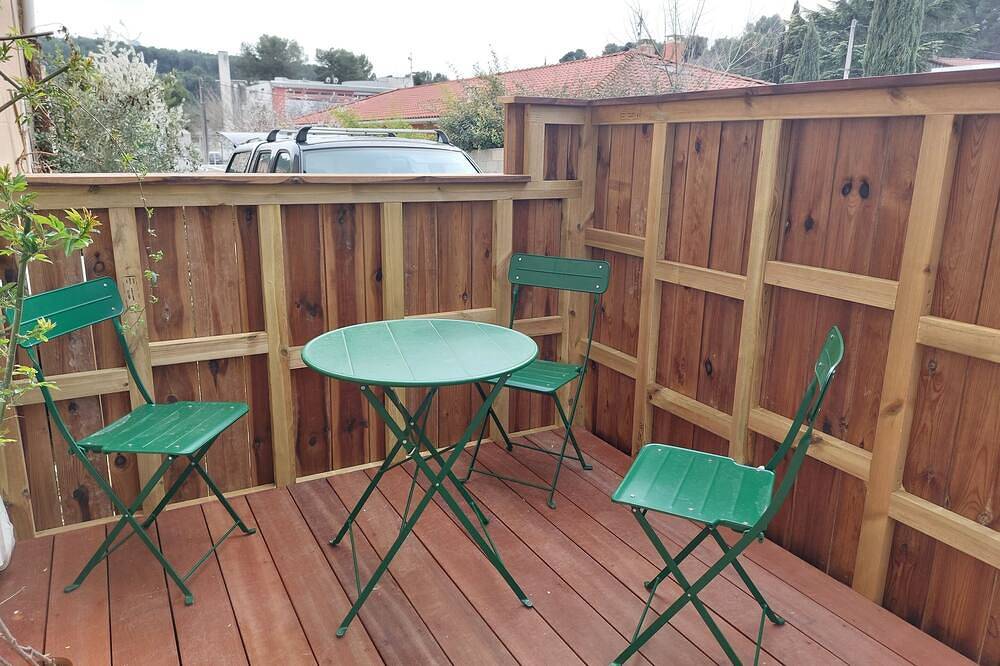 Appartement entier, Studio Ouest Parking clos plein pied pour 3 2 lits in Gardanne, Côte méditerranéenne (France)
