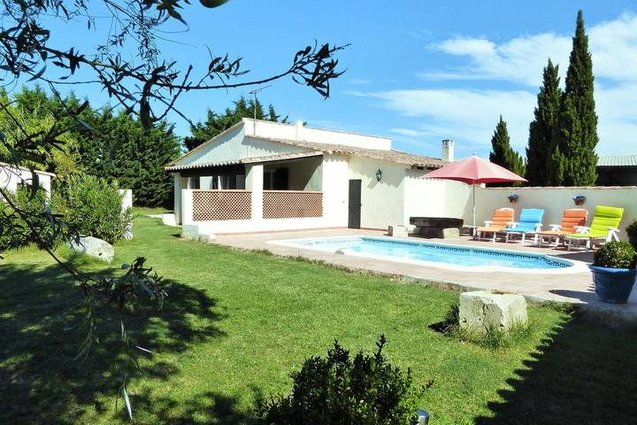 Location de vacances pour 6 personnes, avec Terrasse et Piscine à Arles