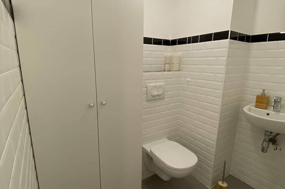 Appartement entier, Logement proche Cern, Suisse et aéroport avec parking privé in Saint-Genis-Pouilly, Gex