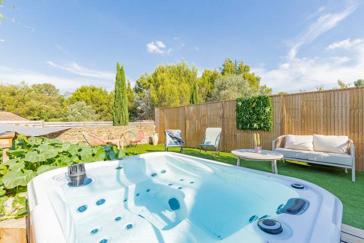 Appartement de vacances pour 3 personnes, avec Jacuzzi ainsi que Terrasse et Jardin