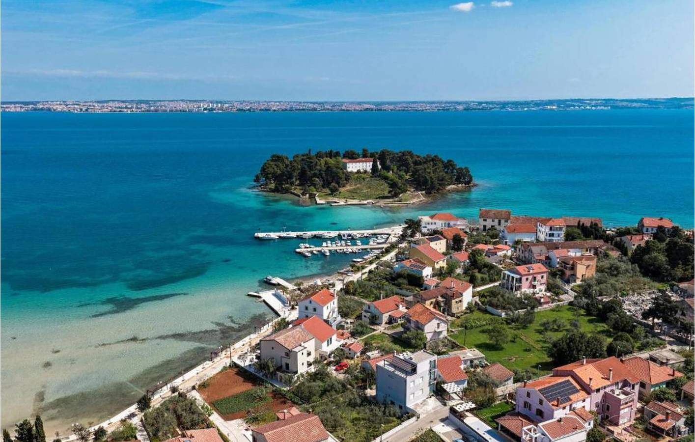 Ganze Ferienwohnung, Apartment am Meer mit Terrasse, WLAN und Parkplatz – 100 m vom Jaz Beach entfernt in Plaža Jaz, Preko