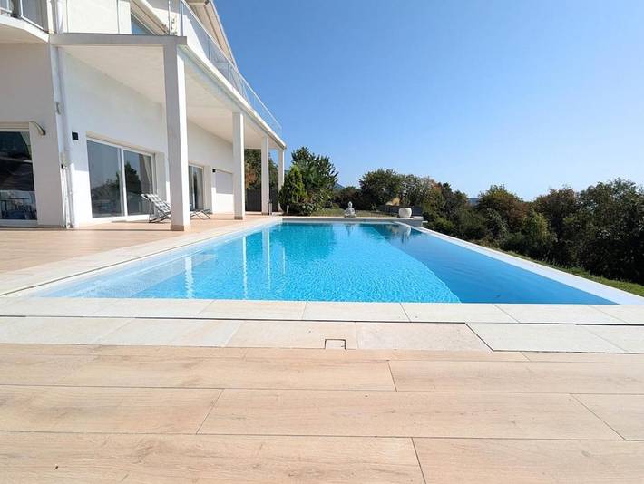 Location de vacances pour 8 personnes, avec balcon ainsi que jacuzzi et piscine à Échenevex - 2