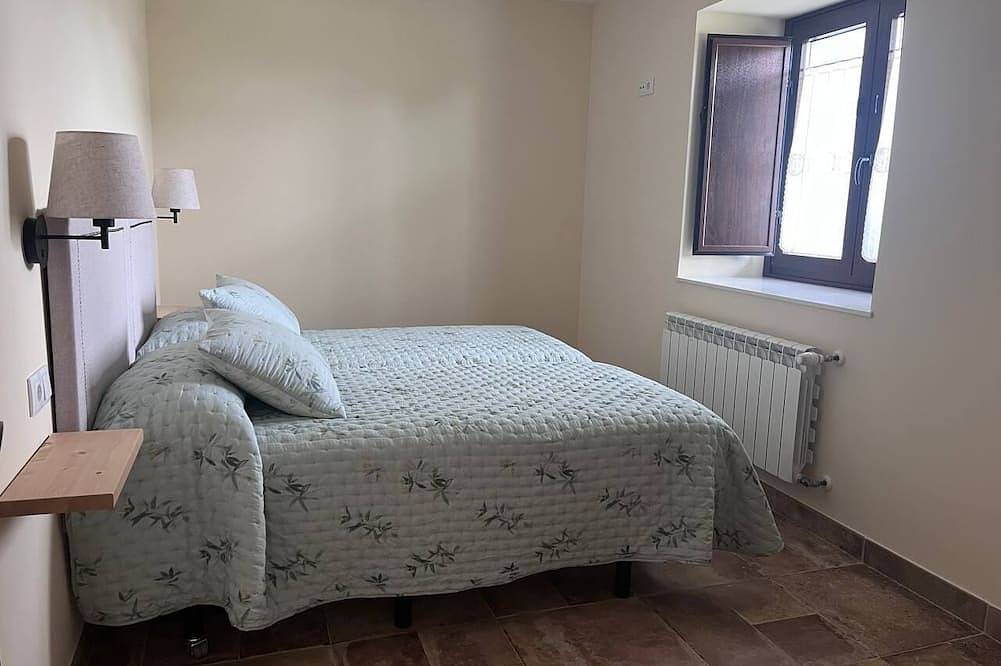 Entire apartment, La Curtia Del Neto; ideal for families, 1 km from the beach of Porcía, El Franco in El Franco, Costa Verde (Spain)