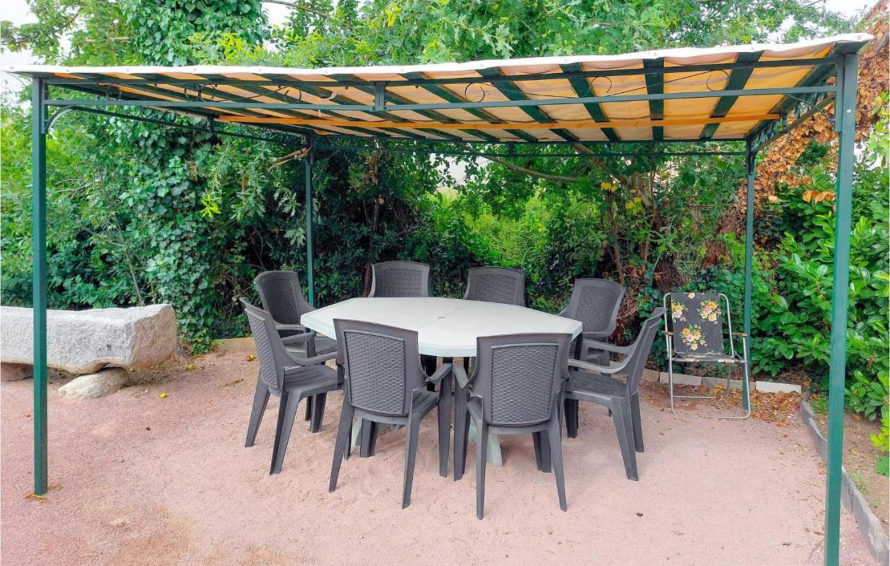 Three-Bedroom Holiday Home in Saint-Varent, Deux-Sèvres