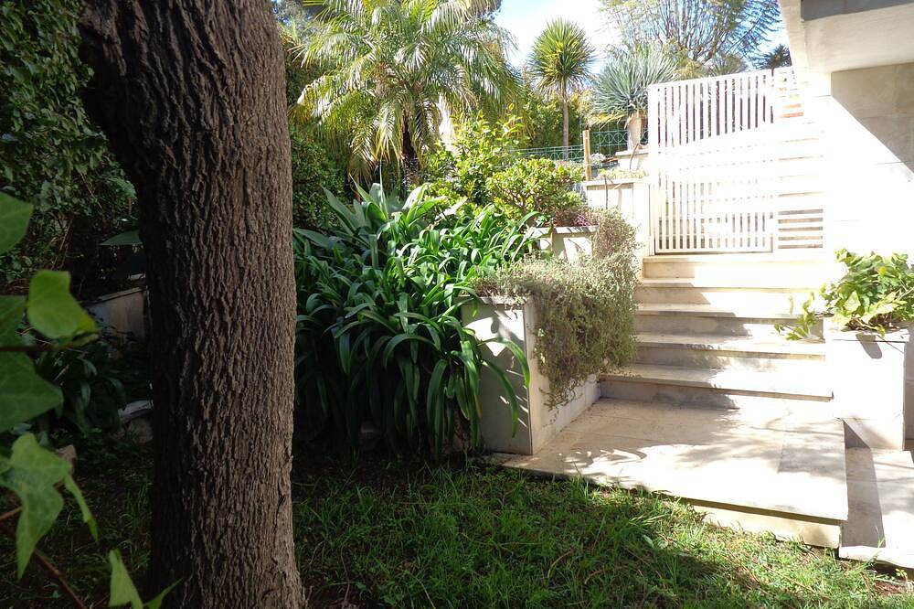 Großes Studio in Villa in sehr ruhiger und grüner Umgebung in Cascais e Estoril, Costa de Lisboa