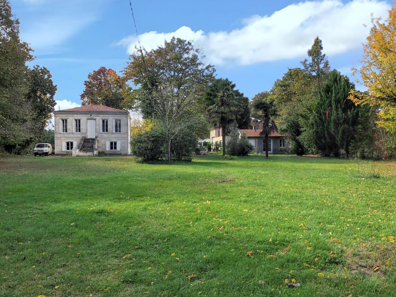 Ganze Wohnung, Komfortable Wohnung im Herzen von Le Pian-Médoc mit Garten in Le Pian-Médoc, Regionaler Naturpark Médoc