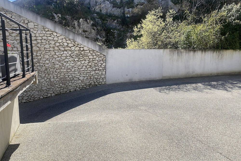 Entire apartment, Quiet studio at the foot of St Jacques hill,a stone's throw from the city center in Cavaillon, Parc naturel régional du Luberon