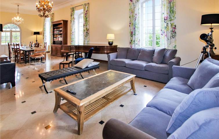 Appartement de 500 m2 avec piscine, jardin et parking in Apt, Parc naturel régional du Luberon