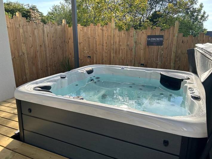 Gîte pour 2 personnes, avec Jacuzzi ainsi que Terrasse et Jardin à Saint-Évarzec