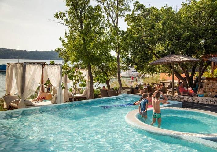 Camping für 6 Personen, mit Ausblick und Kinderpool sowie Garten und Pool, mit Haustier auf Krk - 3