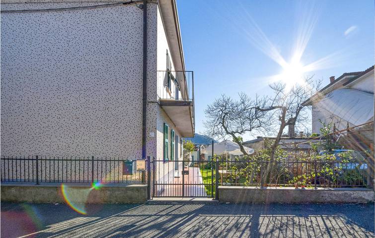 90m² Apartment with Fire Pit, Kitchenette & Internet in Santo Stefano di Magra, Natural Park of Montemarcello-Magra-Vara