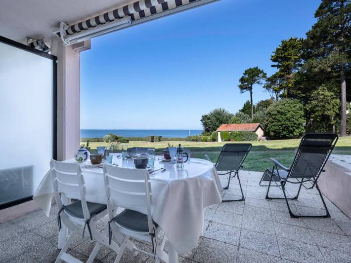 Gîte pour 4 personnes, avec terrasse, adapté aux familles dans Plage de La Birochère