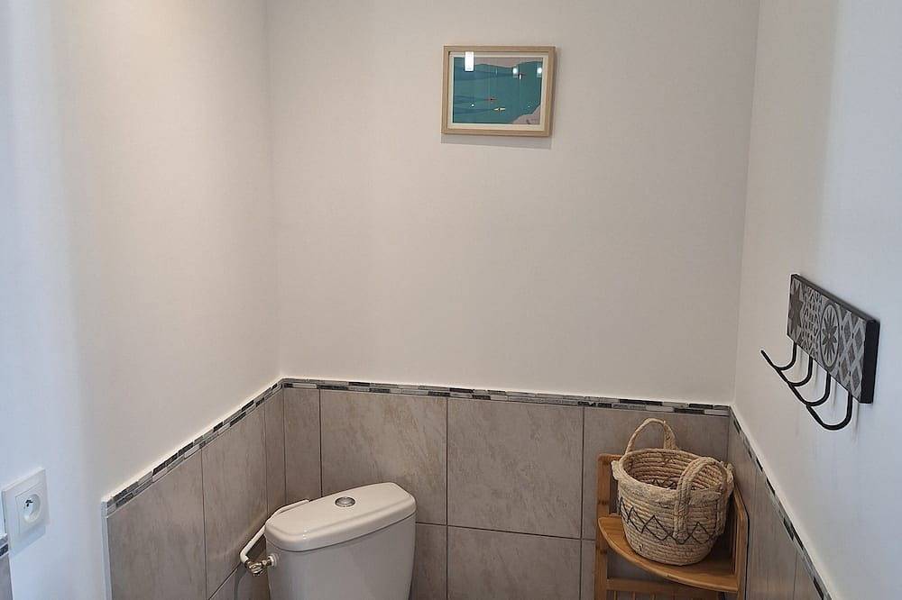 Entire apartment, Charming studio with swimming pool in the heart of Ruoms, Ardèche in Ruoms, Ardèche