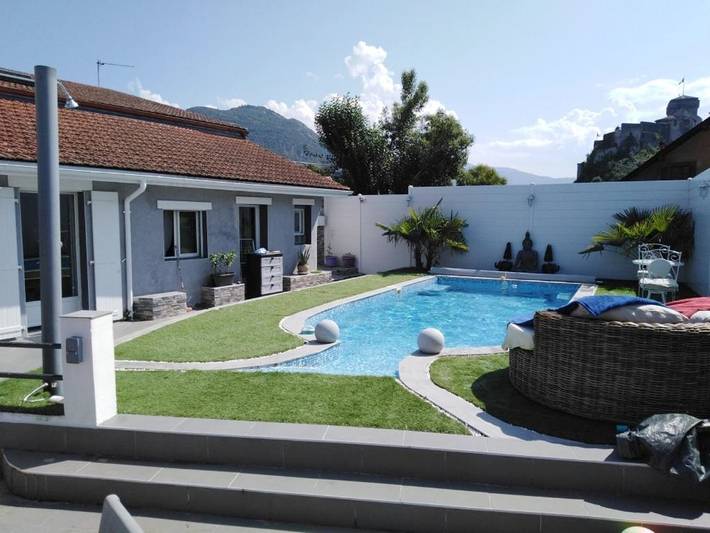 Location de vacances pour 2 personnes, avec Terrasse ainsi que Piscine et Vue à Lourdes