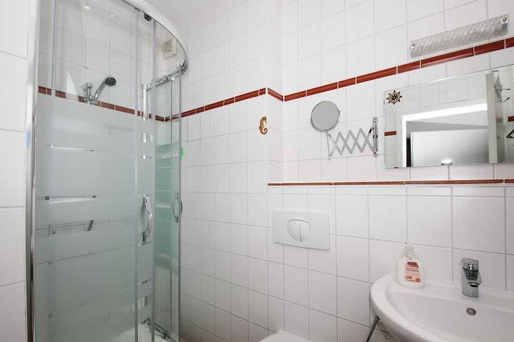 Ferienwohnung für 3 Personen, mit Garten und Terrasse in Groß Zicker - 3