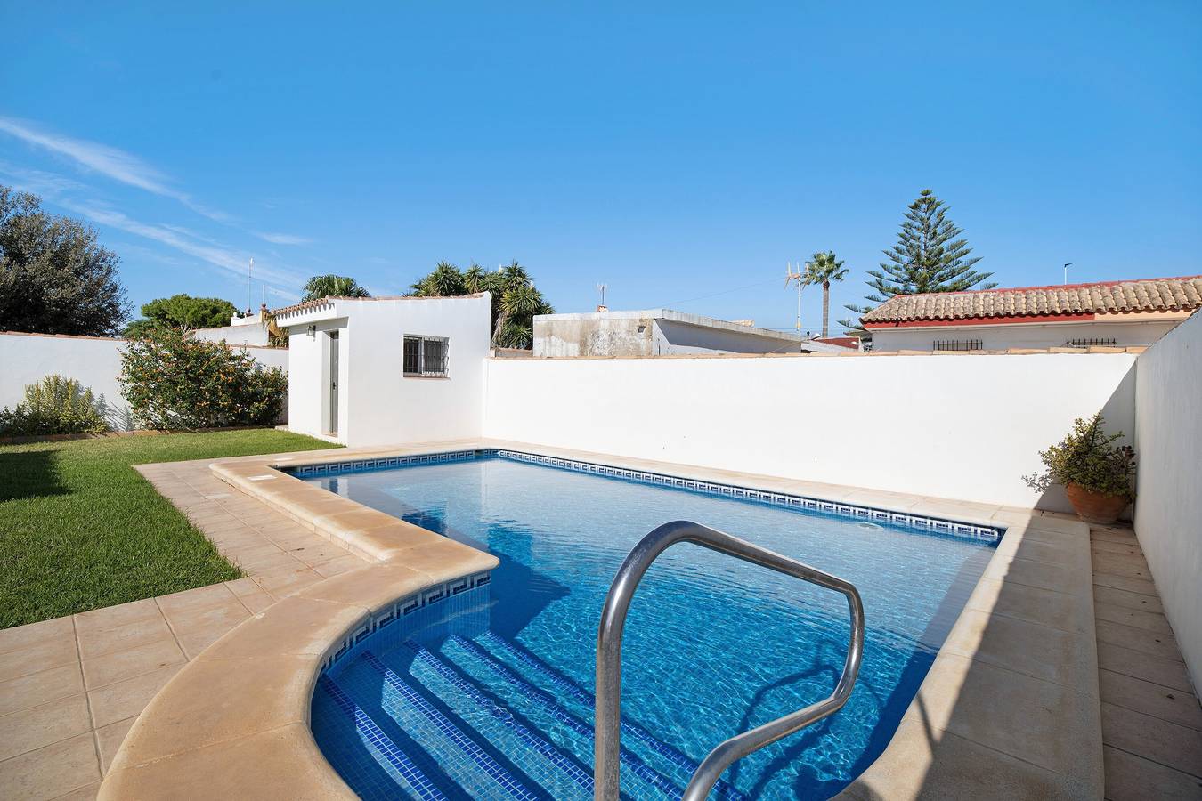 Casa de vacaciones "Las Golondrinas" con piscina privada, terraza privada y Wi-Fi in Los Gallos-Cerromolino, Chiclana de la Frontera
