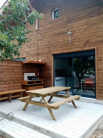 Gîte pour 4 personnes, avec piscine ainsi que terrasse et jardin, animaux acceptés à Les Vans